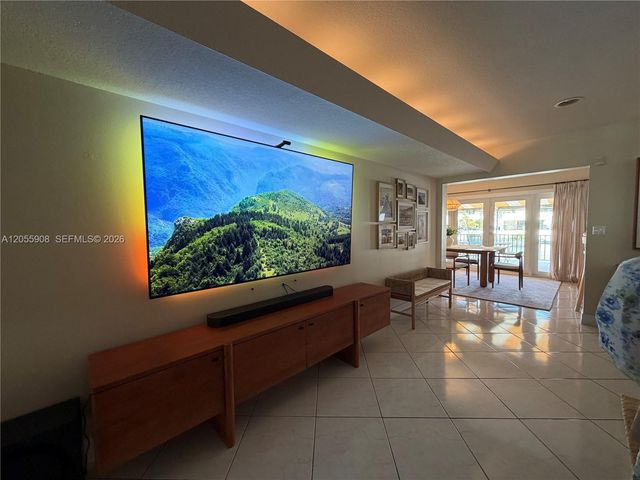 6932 Crown Gate Drive, Miami Lakes, FL 33014
