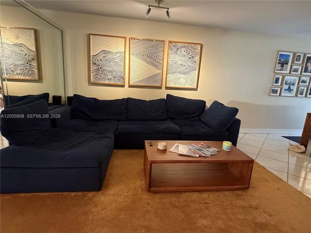 6932 Crown Gate Drive, Miami Lakes, FL 33014