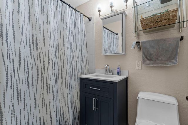 3120 Hennepin Avenue 106, Minneapolis, MN 55408