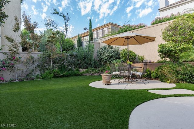 305 Round Stone Court, Las Vegas, NV 89145