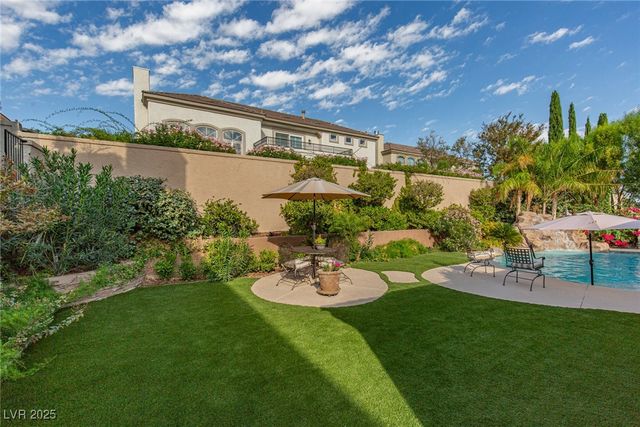 305 Round Stone Court, Las Vegas, NV 89145