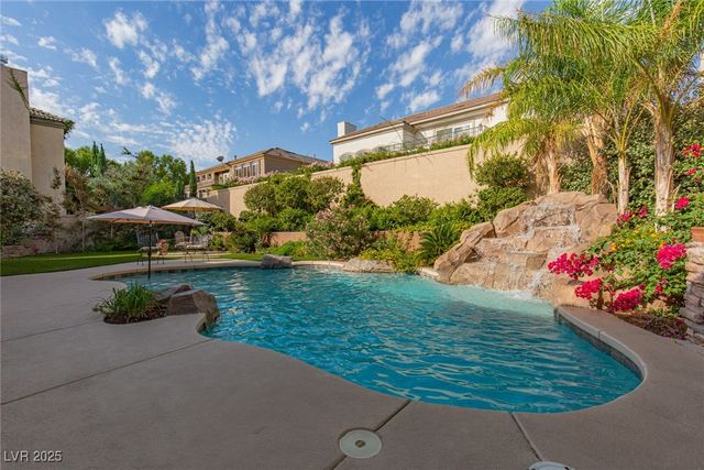 305 Round Stone Court, Las Vegas, NV 89145