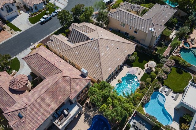 305 Round Stone Court, Las Vegas, NV 89145