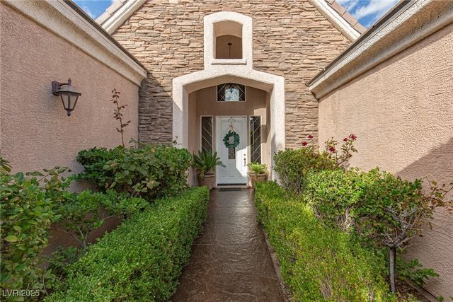 305 Round Stone Court, Las Vegas, NV 89145