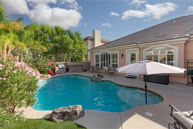 305 Round Stone Court, Las Vegas, NV 89145