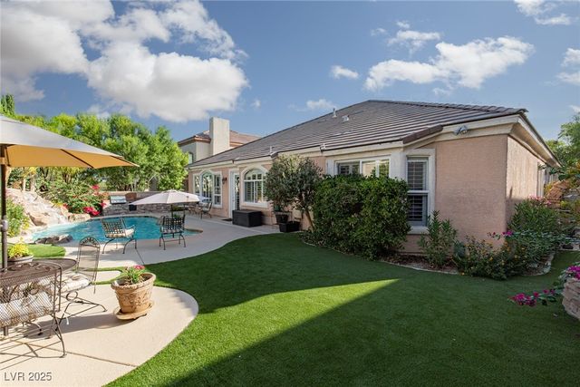 305 Round Stone Court, Las Vegas, NV 89145