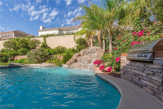 305 Round Stone Court, Las Vegas, NV 89145