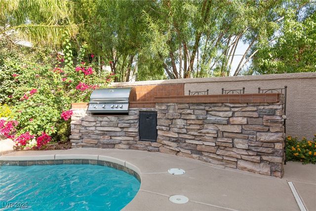 305 Round Stone Court, Las Vegas, NV 89145