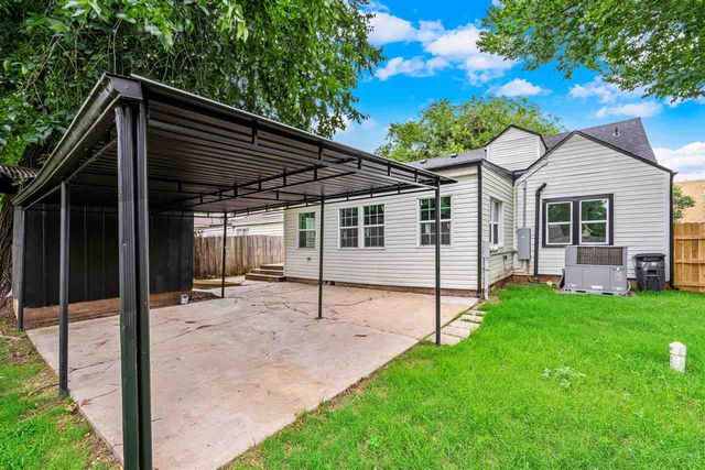 1122 NW Laird Ave, Lawton, OK 73507