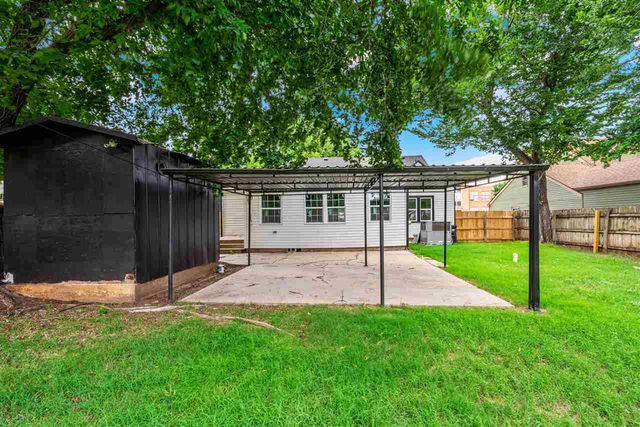 1122 NW Laird Ave, Lawton, OK 73507