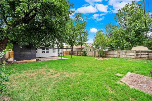 1122 NW Laird Ave, Lawton, OK 73507