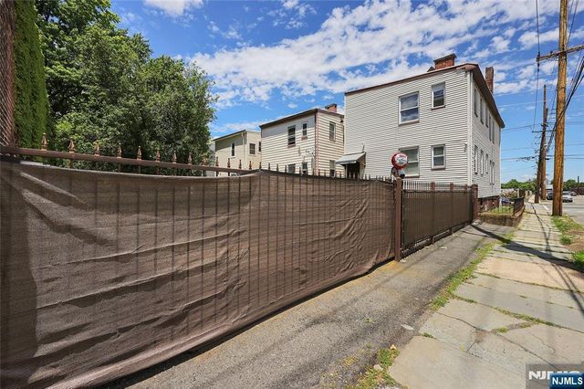 114 9th Avenue, Newark, NJ 07107
