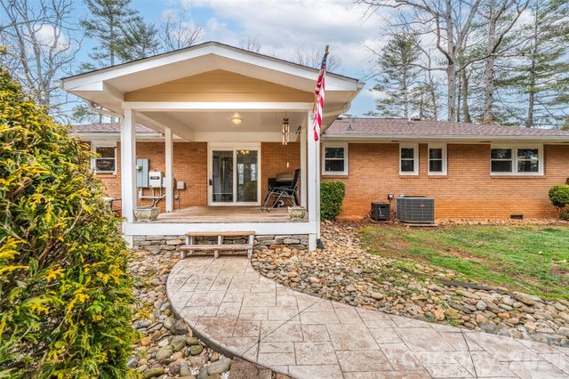 1034 S Orchard Road, Flat Rock, NC 28731