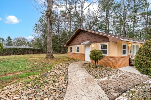 1034 S Orchard Road, Flat Rock, NC 28731