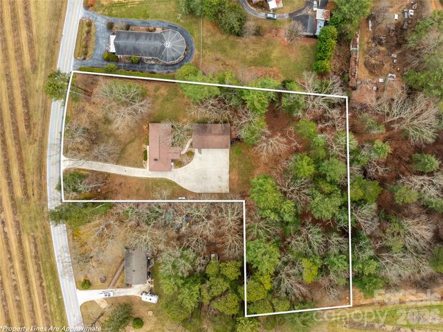 1034 S Orchard Road, Flat Rock, NC 28731