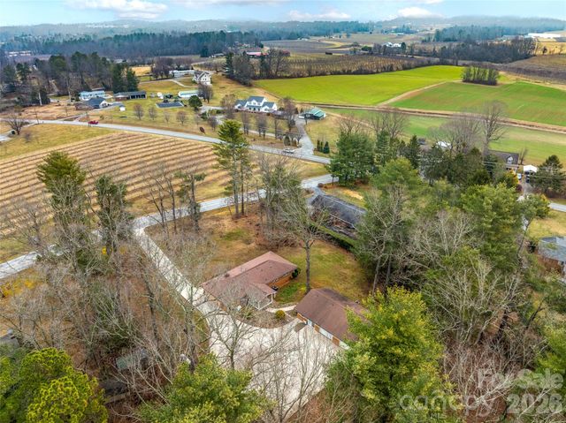 1034 S Orchard Road, Flat Rock, NC 28731