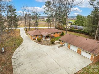1034 S Orchard Road, Flat Rock, NC 28731