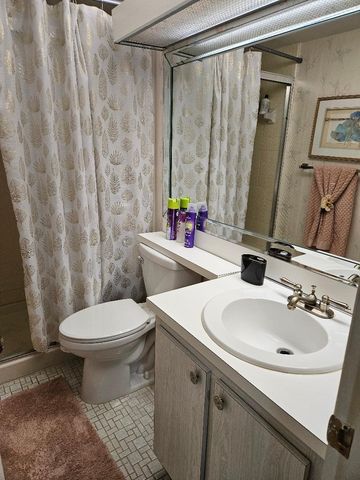 105 Lake Pine Circle B-2, Greenacres, FL 33463