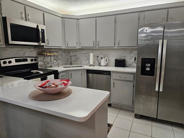 105 Lake Pine Circle B-2, Greenacres, FL 33463