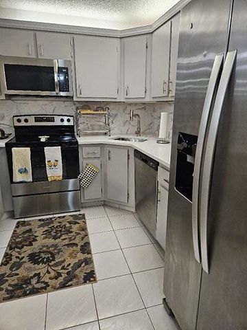 105 Lake Pine Circle B-2, Greenacres, FL 33463