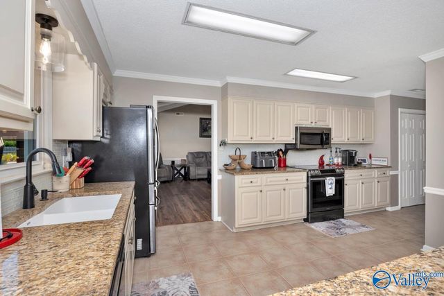 2216 Lancelot Drive SW, Decatur, AL 35603