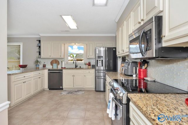 2216 Lancelot Drive SW, Decatur, AL 35603