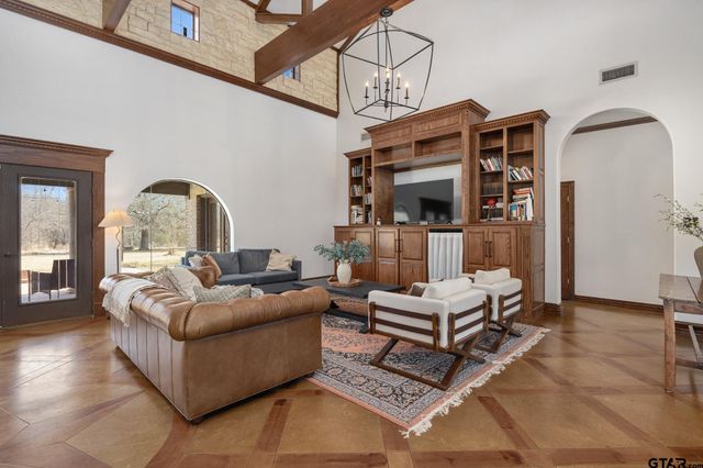 19275 County Road 3411, Chandler, TX 75758