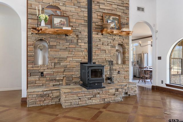 19275 County Road 3411, Chandler, TX 75758