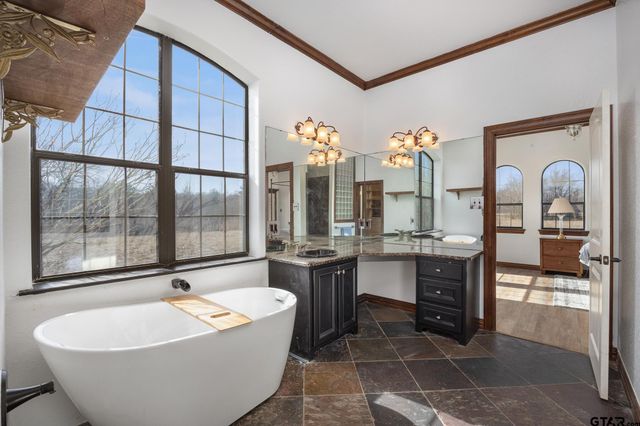 19275 County Road 3411, Chandler, TX 75758