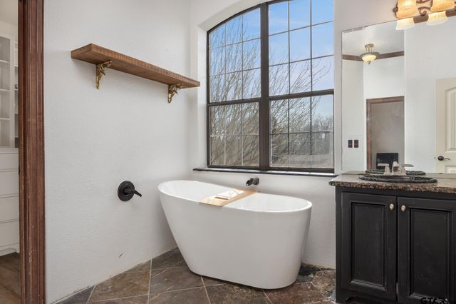 19275 County Road 3411, Chandler, TX 75758