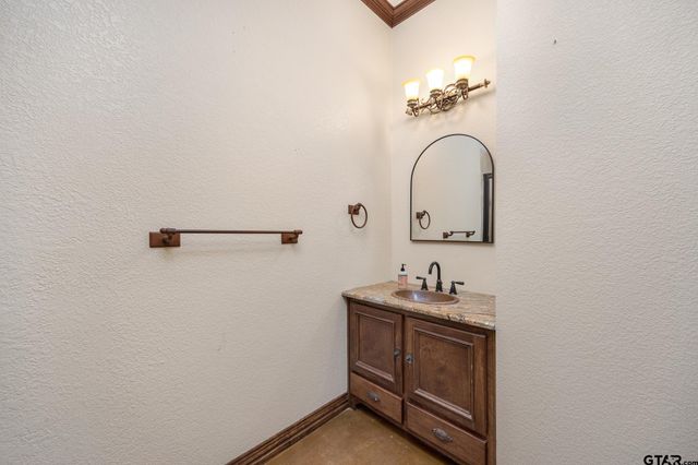 19275 County Road 3411, Chandler, TX 75758