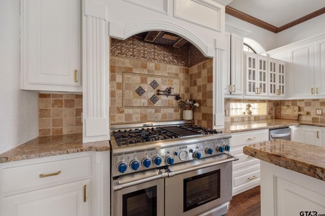 19275 County Road 3411, Chandler, TX 75758