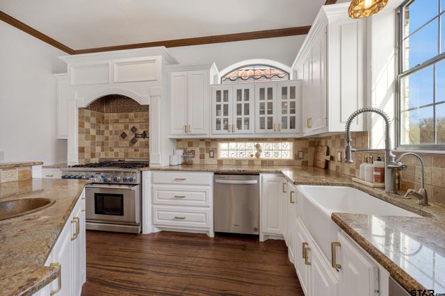 19275 County Road 3411, Chandler, TX 75758