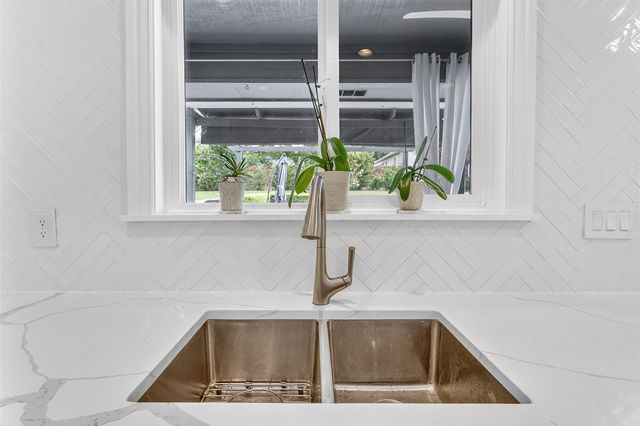 317 Hurst Creek RD, Lakeway, TX 78734