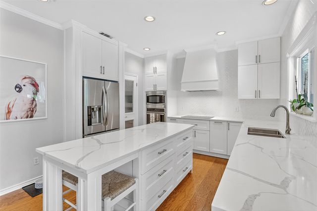 317 Hurst Creek RD, Lakeway, TX 78734