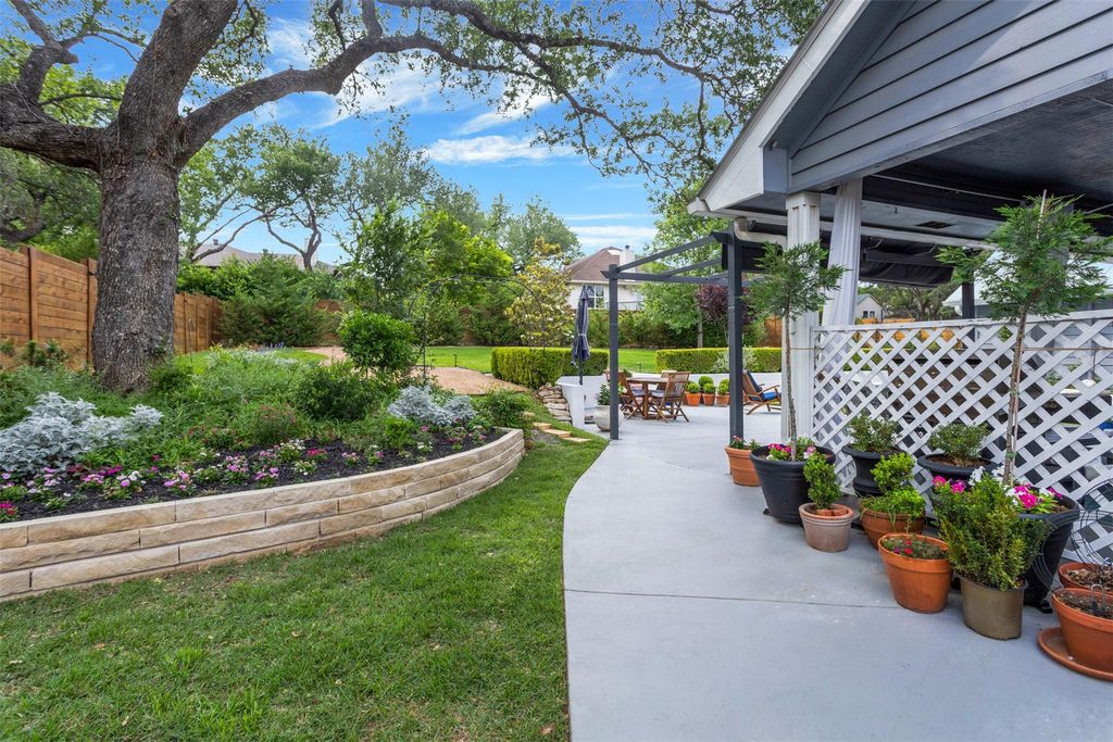 317 Hurst Creek RD, Lakeway, TX 78734