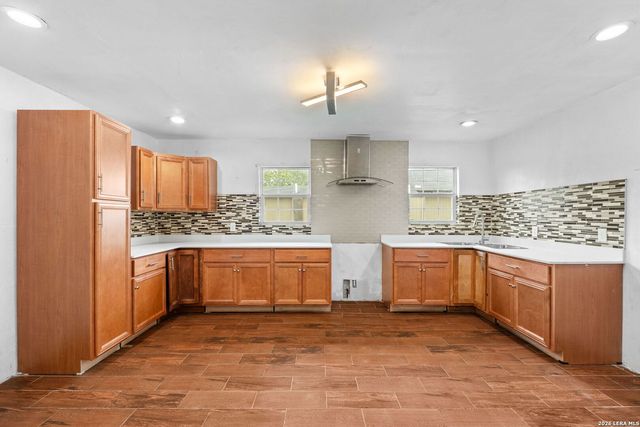 202 E Lubbock, San Antonio, TX 78204
