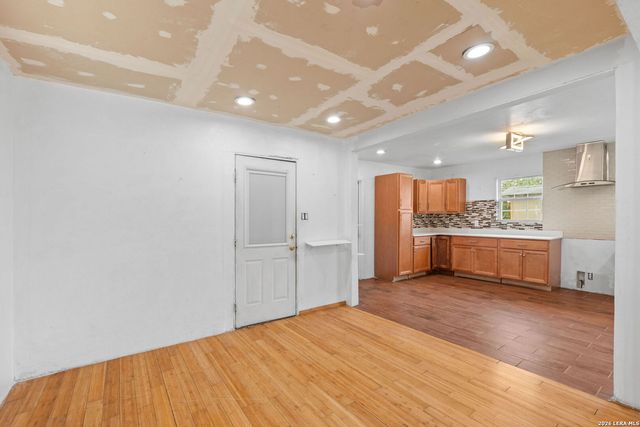 202 E Lubbock, San Antonio, TX 78204