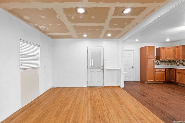 202 E Lubbock, San Antonio, TX 78204