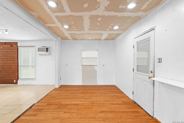 202 E Lubbock, San Antonio, TX 78204