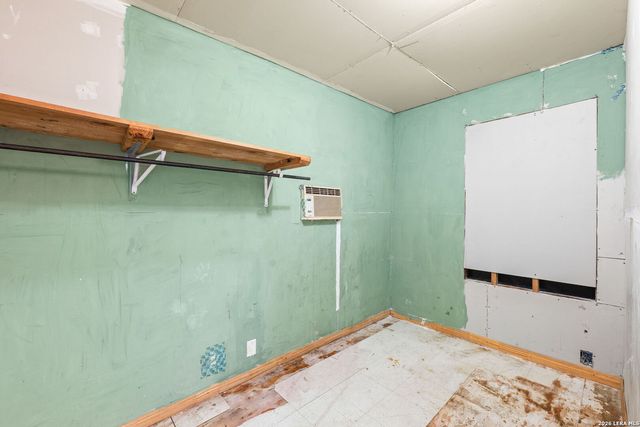 202 E Lubbock, San Antonio, TX 78204