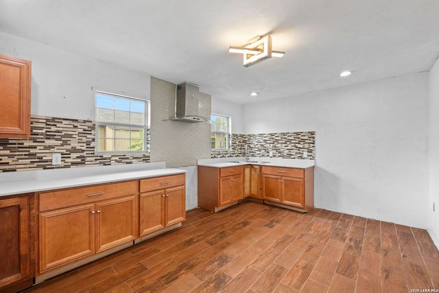 202 E Lubbock, San Antonio, TX 78204