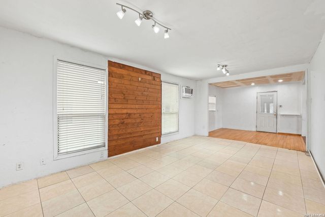 202 E Lubbock, San Antonio, TX 78204