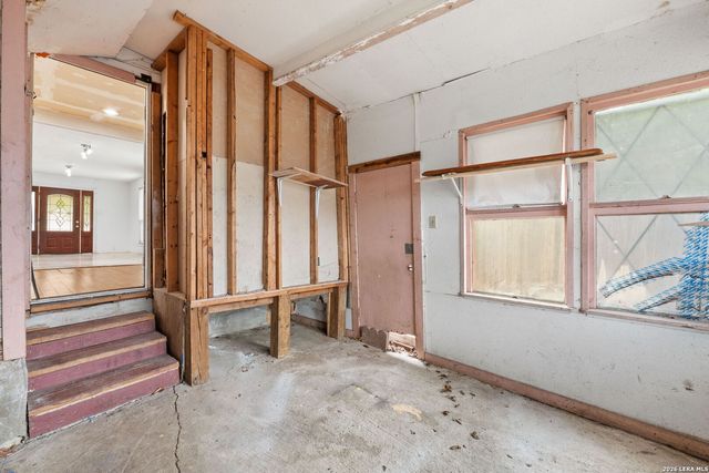 202 E Lubbock, San Antonio, TX 78204