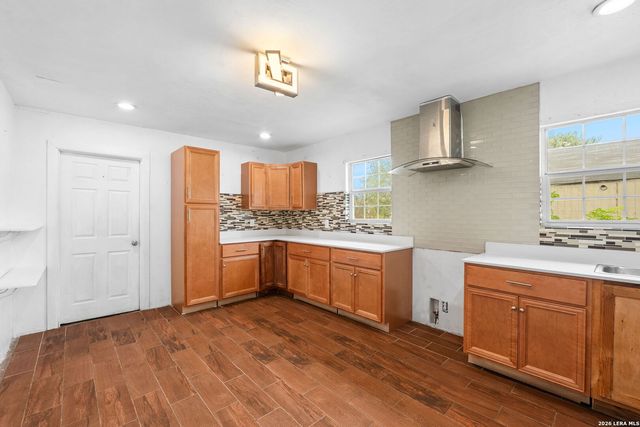 202 E Lubbock, San Antonio, TX 78204