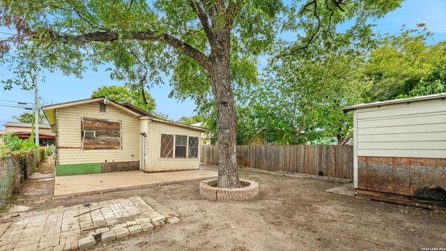 202 E Lubbock, San Antonio, TX 78204