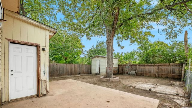 202 E Lubbock, San Antonio, TX 78204