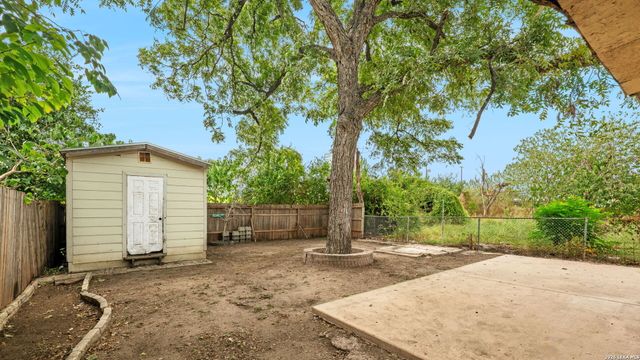202 E Lubbock, San Antonio, TX 78204