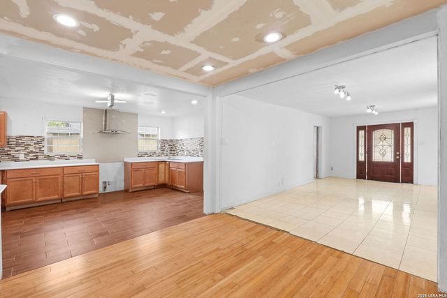 202 E Lubbock, San Antonio, TX 78204