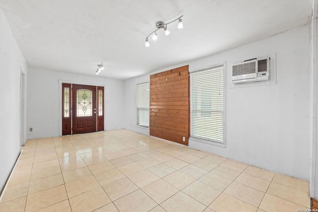 202 E Lubbock, San Antonio, TX 78204
